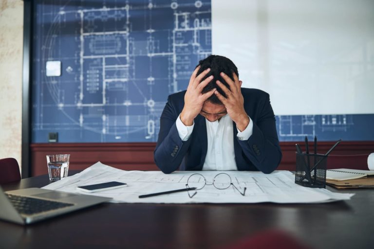 employee-having-a-bad-headache-at-work